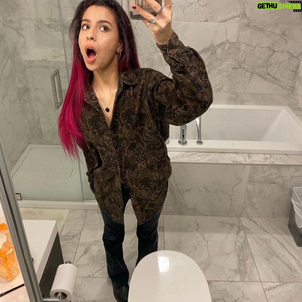 Izabella Alvarez Instagram - I think she’s lost it? Montreal, Quebec