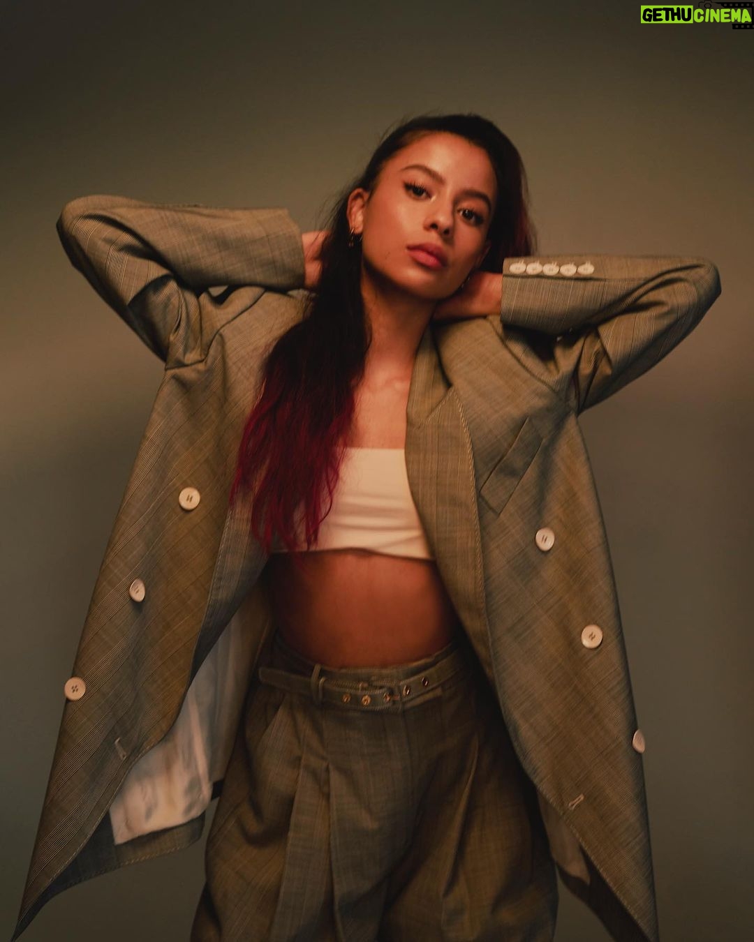 Izabella Alvarez Instagram - For @flauntmagazine — link in bio to read 🧺