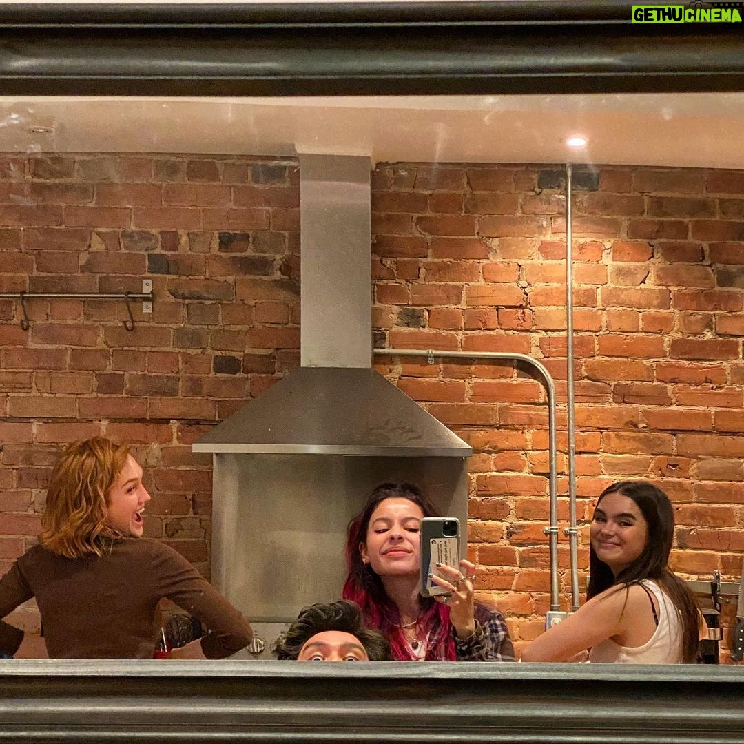 Izabella Alvarez Instagram - Making dinner