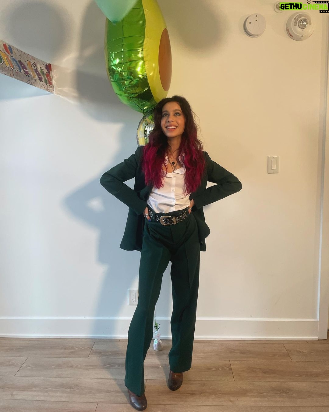 Izabella Alvarez Instagram - Happy to be here! Montreal, Quebec