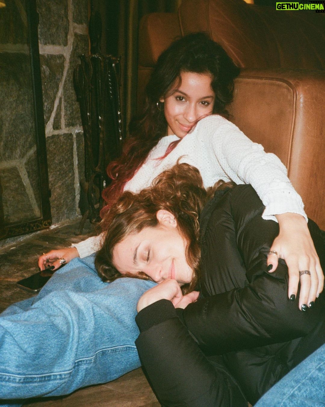 Izabella Alvarez Instagram - 10:16 pm Montreal, Quebec