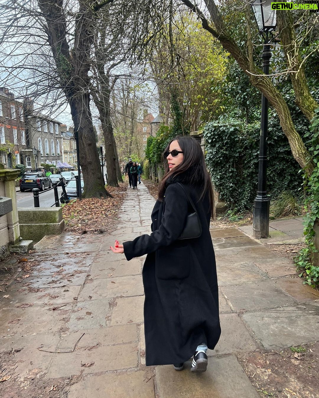 Izabella Alvarez Instagram - 🧺 London, England, UK