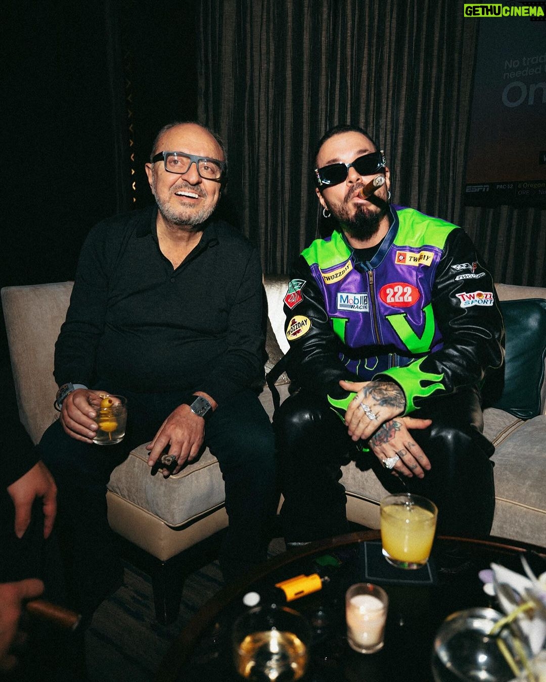 J Balvin Instagram - 1. Que Chimba 2. Sonido, sonido, soundcheck 3. Con la jefa en camino 4. Como dice? @f1 5. Outfit check 6. Con mi amigo @richardmille 7. Con mi otro amigo 8. El cono 😂 9. Mi gente 10. J Balvin men @spherevegas
