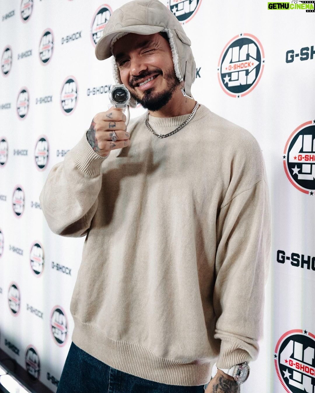 J Balvin Instagram - Que energía ⚡️Siempre en alta con my @gshock_casio_official @gshock_us Los amo, GRACIAS