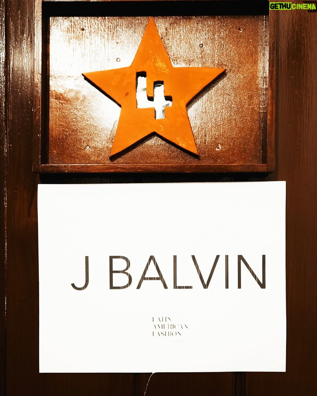 J Balvin Instagram - 1. Metiéndole al chicle con el David 2. Gracias 🙏 3. Con my G en prueba de sonido 4. Fotico con la organizadora 5. Relajadito antes de salir 6. Lista? 7. Con la jefa Valentina Fernet 8. Ícono de la moda 9. Camerino, casi listos 10. En Alta en Altos de Chavon @latinamericanfashionawards