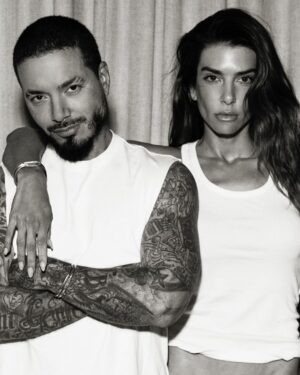 J Balvin Instagram - La magia de conectar y la suerte de coincidir 

@tiffanyandco 
#Tiffanyandco #LockWithLove