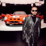 J Balvin Instagram – Fashion Killa 🥷🚗💨

@ferrari , La Familia.
@charles_leclerc @valentinaferrer @carlossainz55
