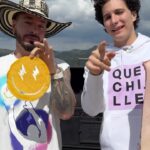 J Balvin Instagram – TacoArepas con @jbalvin 🇲🇽🌮🇨🇴 Enséñame los dienteeeees!! 🦷 MUCHAS GRACIAS my G! ⚡️🙏🏼

Y claro que estrenando los Jordan Medellín Sunset 🌅👟 #quechille #dientes