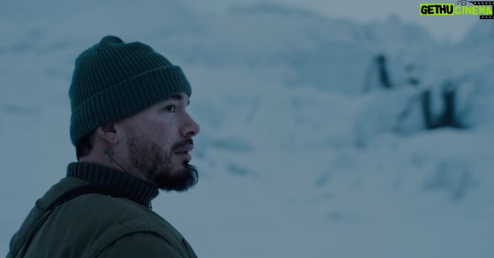 J Balvin Instagram - Abrí mis ojos y encontré AMIGOS… 👀
ya vieron el video oficial, qué tal mi actuación?