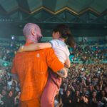 J Balvin Instagram - Nuevo Record del LATINO GANG !! Melbourne -Australia . Estamos mejor que ayer GRACIAS A DIOS!! En Alta!! Melbourne, Victoria, Australia