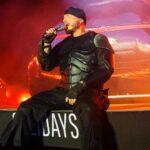 J Balvin Instagram - Créanme, cada vez me doy más cuenta de que nací para esto, para traer sonrisas, para elevar la vibra, para llevar a los latinos donde no nos daban el lugar, demostrar que, podemos llevar nuestro movimiento por el mundo entero. Se siente bien regresar y dejarles toda mi energía de nuevo, comenzamos en Europa seguimos para Asia y Australiaaaaa. 🔋 Latino Gang #EnAlta #clickclickFlash #sueños