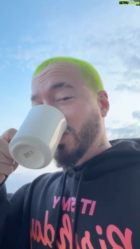 J Balvin Instagram - Buenos días, buenos días, buenos días