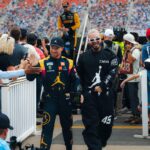 J Balvin Instagram – Es un honor para mi poder tener a mi lado a personas que siempre he admirado y hoy ver que somos un equipo, que somos amigos y que somos embajadores del atardecer de Medellín en mi propio carro en Nascar! Nunca dejen de soñar y trabajar por cumplir los objetivos ⚡️ GRACIAS Jordan, gracias @tyler_reddick