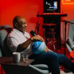 J Balvin Instagram - Siempre le saco sonrisas hasta a los mas bravos 😅 @miketyson #hotboxinpodcast