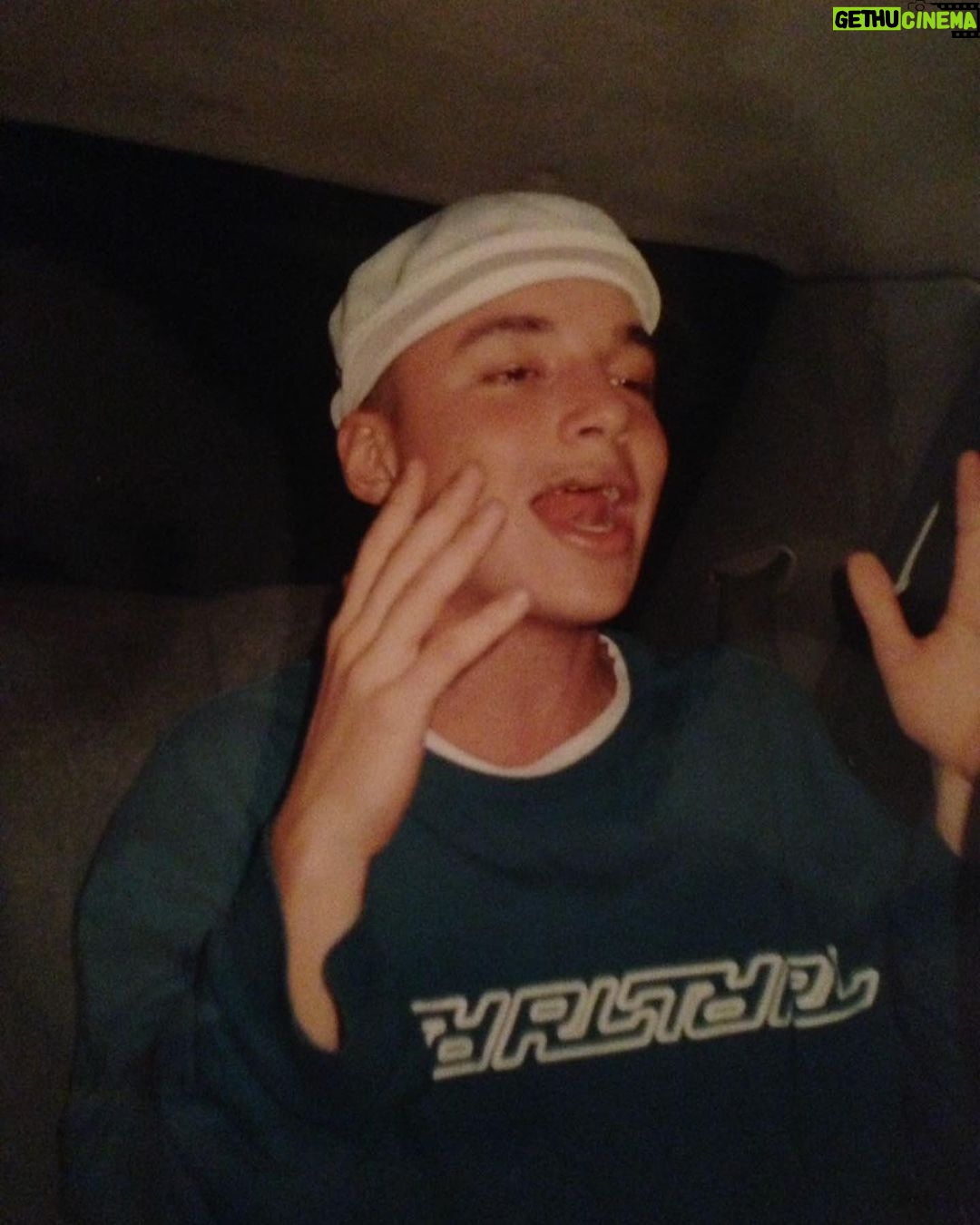 J Balvin Instagram - Nostalgia… 🙏 de los momentos tan lindos vividos que valieron la pena aprender de ellos. Somos el resultado del pasado.