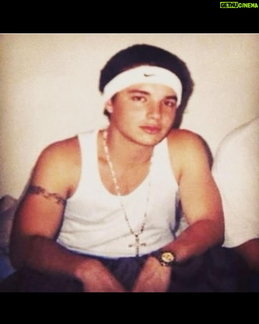 J Balvin Instagram - Nostalgia… 🙏 de los momentos tan lindos vividos que valieron la pena aprender de ellos. Somos el resultado del pasado.