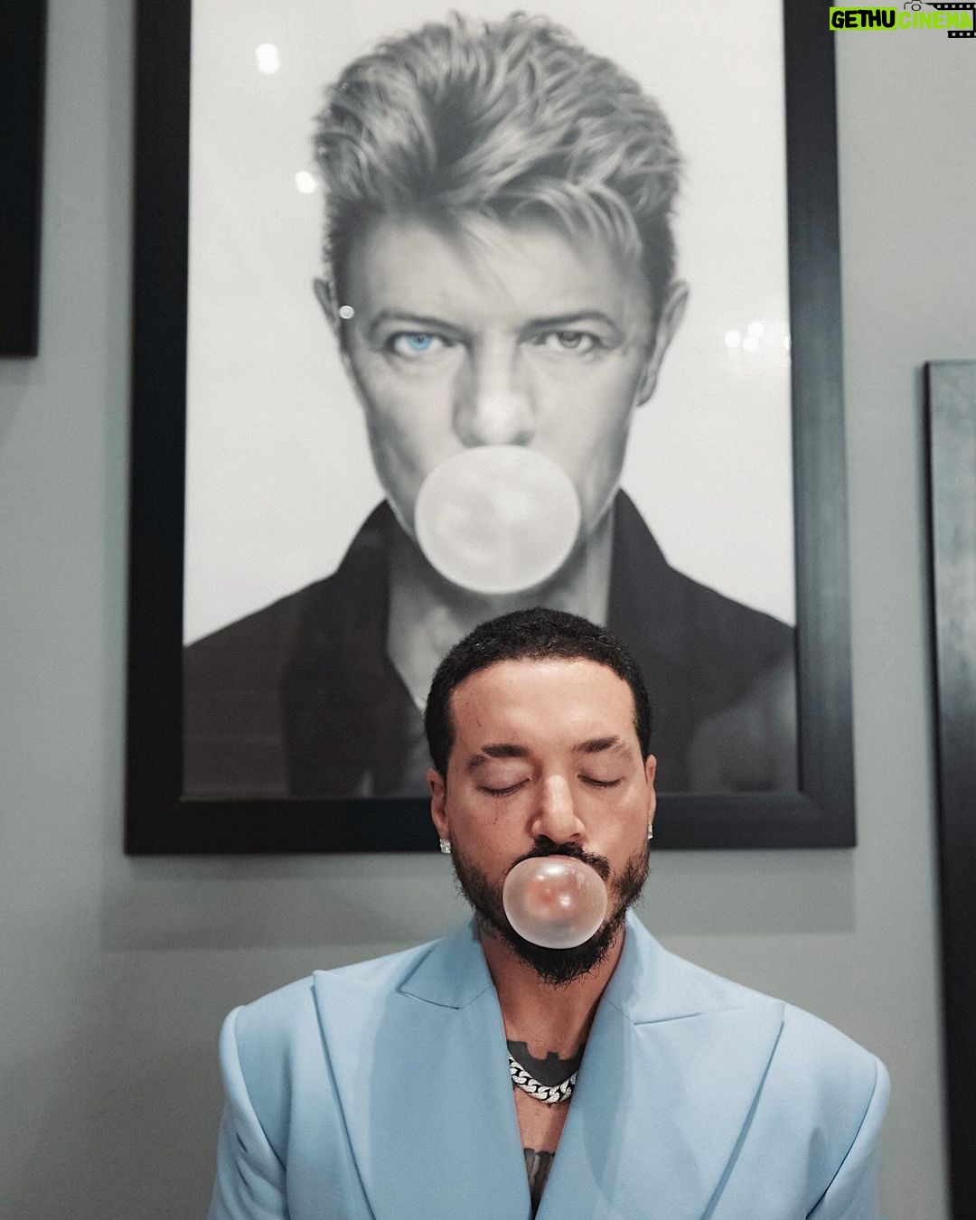 J Balvin Instagram - 1. Metiéndole al chicle con el David 2. Gracias 🙏 3. Con my G en prueba de sonido 4. Fotico con la organizadora 5. Relajadito antes de salir 6. Lista? 7. Con la jefa Valentina Fernet 8. Ícono de la moda 9. Camerino, casi listos 10. En Alta en Altos de Chavon @latinamericanfashionawards