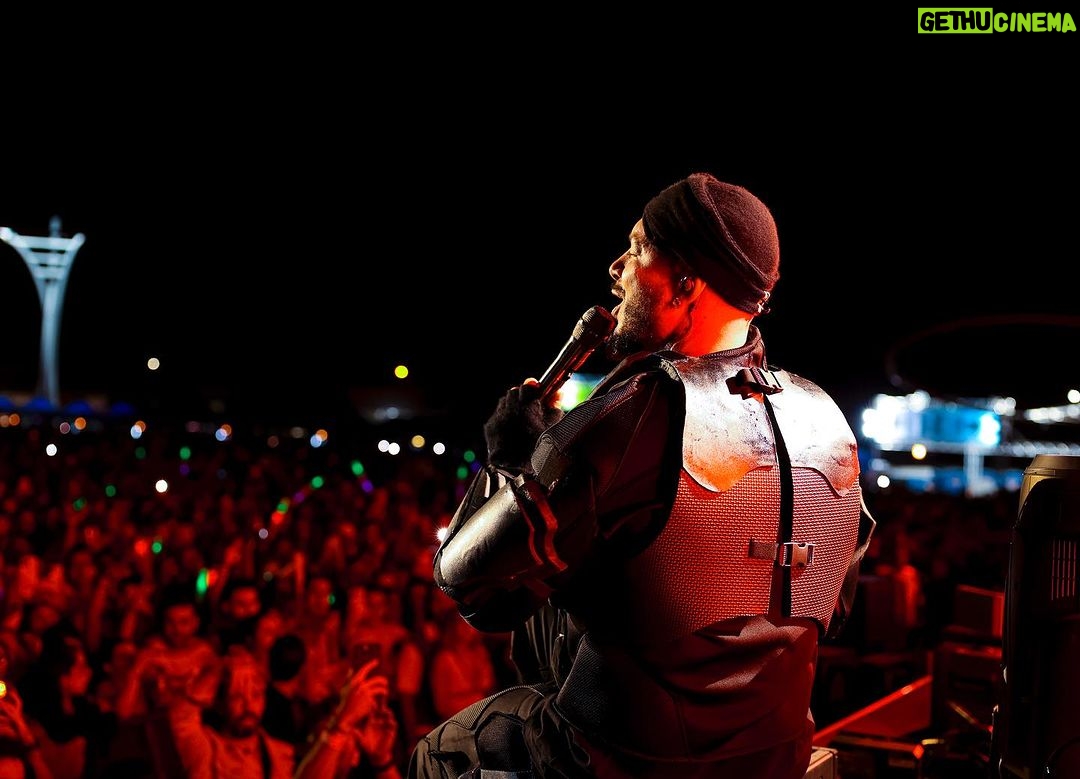J Balvin Instagram - Madrid 馃嚜馃嚫 misi贸n cumplida 鈿★笍muchas sonrisas y la vibra #EnAlta LEGO