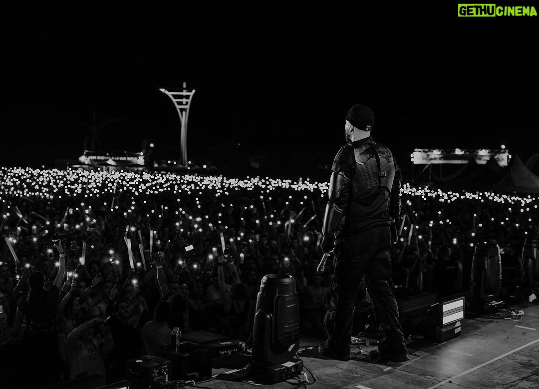J Balvin Instagram - Madrid 馃嚜馃嚫 misi贸n cumplida 鈿★笍muchas sonrisas y la vibra #EnAlta LEGO