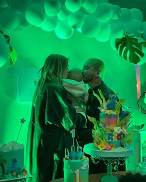 J Balvin Instagram - Feliz cumpleaños Valentina Fernet kejejeje Gracias por tanto , la verdad ni las palabras dan para tanto agradecimiento por tu existencia y ayudarme a ser mejor en el camino de la vida . Te amo 🙏mejor madre no pudo tener nuestro hijo . Dios te bendiga ❤️ Gracias por enseñarme a disfrutar de lo simple en un mundo tan complejo el cual elegí. LA JEFA