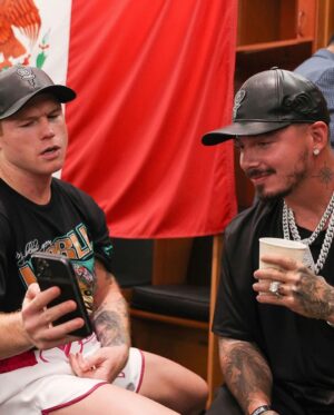 J Balvin Instagram - Hoy celebro a mi hermano Saúl , orgullo latino ( Latino Gang) quien me inspira cada día a ser mejor , ambos hemos pasado por batallas y al final,  siempre llega la luz. Su nivel como boxeador será para la historia del mundo, pero como persona, para la historia de mi corazón. Te amo y gracias por siempre apoyarme, celebro tu vida en vida LEYENDA. 
¡Que viva Mexico, que vivan los latinossssssss! Air Balvin.