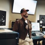 J Balvin Instagram – Aquí volviendo a tiempos como Energía mientras  disfruto haciendo música Sin AFAN. 
Se identifican ? Les ha pasado? O que les trasmite ?
Los amo FAMILIA.
