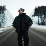 J Balvin Instagram - Amigos behind the scenes 🎥🥶 Cuando me preguntan por qué decidí grabar en Alaska?? Pues… fue la culpa de la rutina 😅