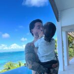 J Balvin Instagram – Con  Río en el Mar !! Enfocado en  en el  simple arte de importarme un culo todo . ⚡️⚡️⚡️