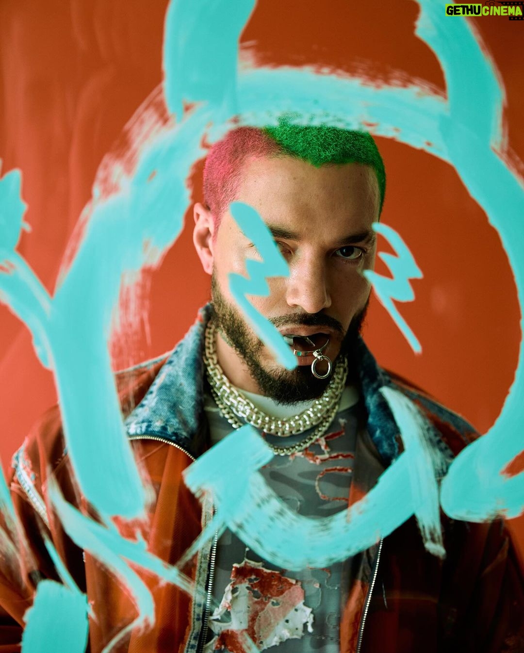 J Balvin Instagram - Tantas fotos nos tomamos que nunca publique… @alexa_nypost @gregswalesart
