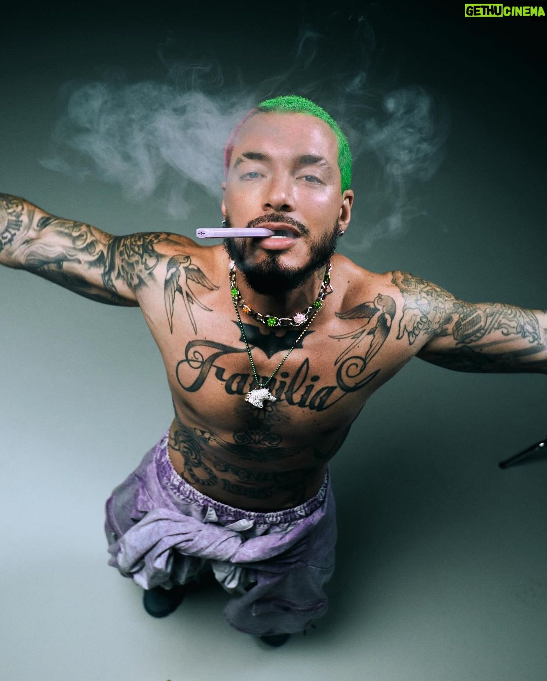 J Balvin Instagram - Tantas fotos nos tomamos que nunca publique… @alexa_nypost @gregswalesart