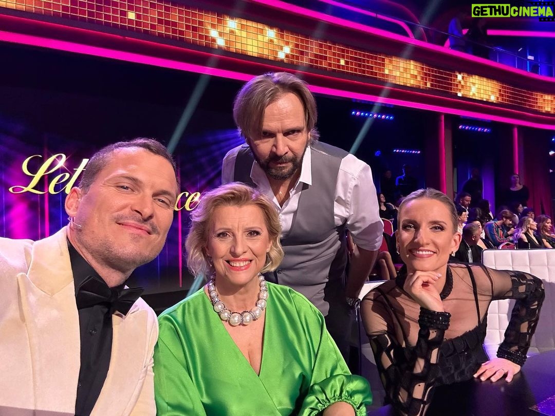 Ján Koleník Instagram - 🪩 #lovethisshow @letsdance.markiza @tatianadrexler @trochu_inak_s_adelou #jandurovcik @jan_kolenik