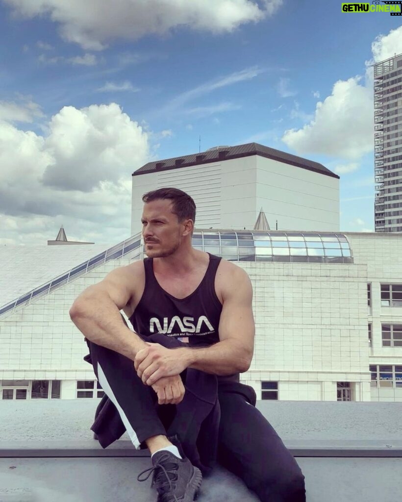 Ján Koleník Instagram - #rooftop ➡️ @365fitco.sk 👍 Aj Vy máte obľúbený Gym s brutálnou terasou na cvičenie vonku?