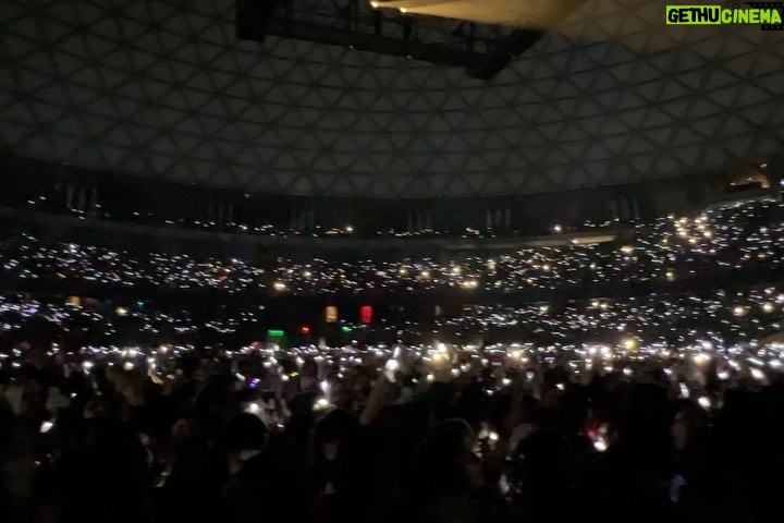 Jackson Wang Instagram - MAGIC MAN WORLD TOUR 2023 SOUTH AMERICA . 📍Chile . I felt Chile 🇨🇱 in my blood The energy felt like a hug to my soul. I hope u all can relate to my story and feel it inside. Hope u all had a great time, entertained, and think more about urselves , about the magic in u. The standard of happiness & satisfaction to urself, in ur own standard. That’s all it matter to me as a performer / entertainer / artist. I cherish and love u all very much. Safety always comes 1st when we do anything. AND! I got to go around town for two days just taking naps on the ground at the fields breathing Chile air staring into the sky Got a chance to go eat local food & feel the city Went to the underground area for fashion to check out art pieces & work by local artists. Met some of u on the streets, asked some of u where to go cuz i got lost 😳 It was such an experience that i have been wanting for a while. Not like in the past, just airport, hotel, venue back & forth and hop out the city. Thank u so much #Chile Thanks to my man @djignaciojavier for sharing his soul in music 🔥🔥 Hope to see u again! Next time we go hang out ! Gracias Chile ! 🇨🇱 📸📹🎬 🇨🇱Chile @el.eme #MAGICMANWorldTour #JacksonWangWorldTour #TEAMWANGrecords @teamwang I’m in #MexicoCity Can’t wait for tmr 💋 At ARENA CDMX Chile,Santiago