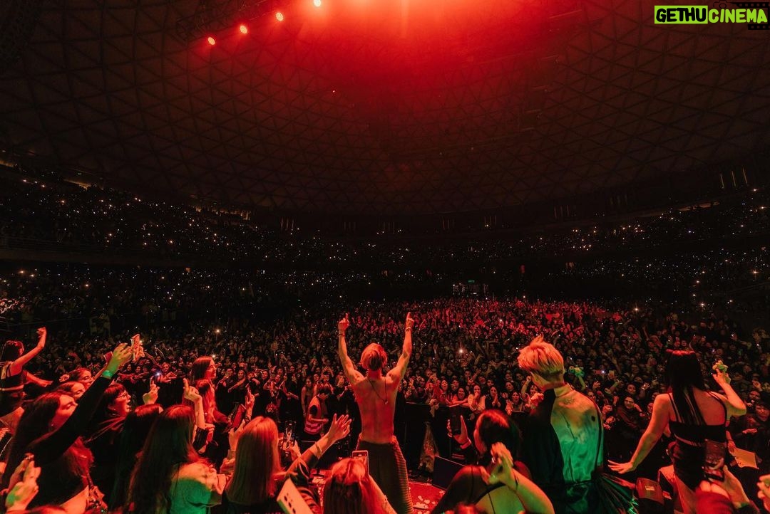 Jackson Wang Instagram - MAGIC MAN WORLD TOUR 2023 SOUTH AMERICA . 📍Chile . I felt Chile 🇨🇱 in my blood The energy felt like a hug to my soul. I hope u all can relate to my story and feel it inside. Hope u all had a great time, entertained, and think more about urselves , about the magic in u. The standard of happiness & satisfaction to urself, in ur own standard. That’s all it matter to me as a performer / entertainer / artist. I cherish and love u all very much. Safety always comes 1st when we do anything. AND! I got to go around town for two days just taking naps on the ground at the fields breathing Chile air staring into the sky Got a chance to go eat local food & feel the city Went to the underground area for fashion to check out art pieces & work by local artists. Met some of u on the streets, asked some of u where to go cuz i got lost 😳 It was such an experience that i have been wanting for a while. Not like in the past, just airport, hotel, venue back & forth and hop out the city. Thank u so much #Chile Thanks to my man @djignaciojavier for sharing his soul in music 🔥🔥 Hope to see u again! Next time we go hang out ! Gracias Chile ! 🇨🇱 📸📹🎬 🇨🇱Chile @el.eme #MAGICMANWorldTour #JacksonWangWorldTour #TEAMWANGrecords @teamwang I’m in #MexicoCity Can’t wait for tmr 💋 At ARENA CDMX Chile,Santiago
