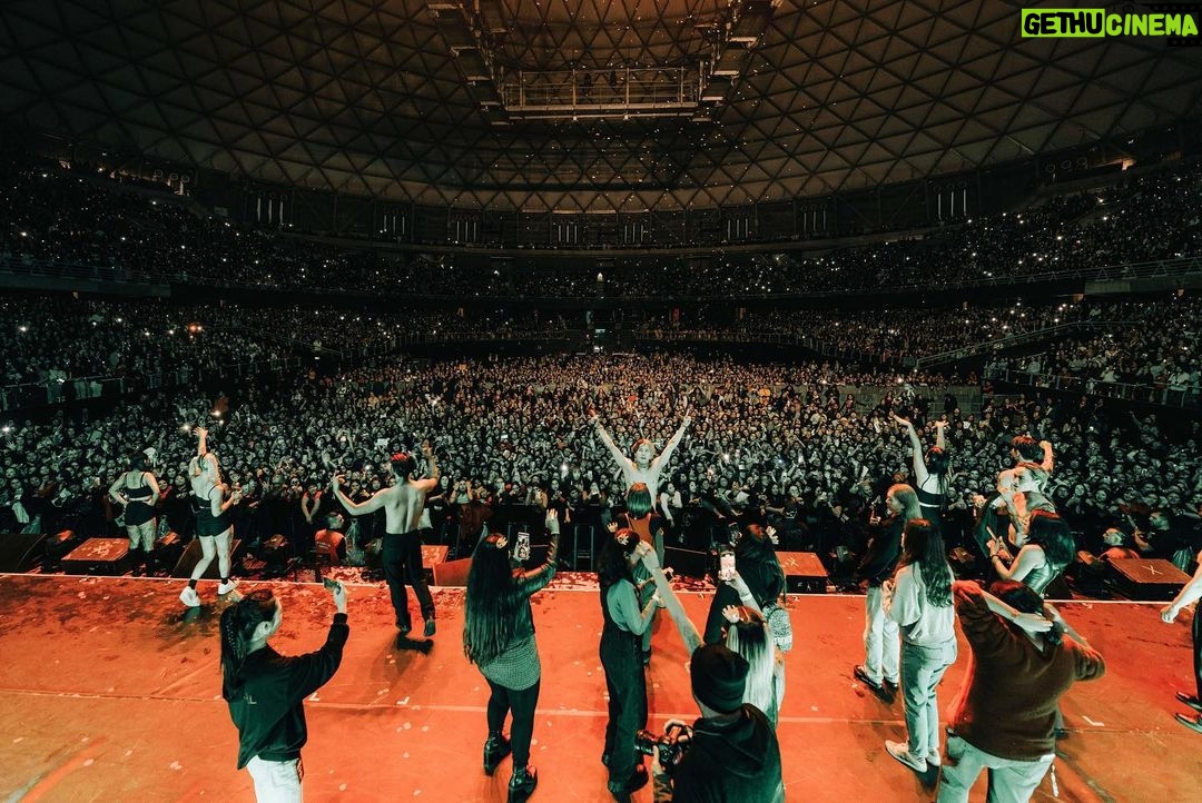Jackson Wang Instagram - MAGIC MAN WORLD TOUR 2023 SOUTH AMERICA . 📍Chile . I felt Chile 🇨🇱 in my blood The energy felt like a hug to my soul. I hope u all can relate to my story and feel it inside. Hope u all had a great time, entertained, and think more about urselves , about the magic in u. The standard of happiness & satisfaction to urself, in ur own standard. That’s all it matter to me as a performer / entertainer / artist. I cherish and love u all very much. Safety always comes 1st when we do anything. AND! I got to go around town for two days just taking naps on the ground at the fields breathing Chile air staring into the sky Got a chance to go eat local food & feel the city Went to the underground area for fashion to check out art pieces & work by local artists. Met some of u on the streets, asked some of u where to go cuz i got lost 😳 It was such an experience that i have been wanting for a while. Not like in the past, just airport, hotel, venue back & forth and hop out the city. Thank u so much #Chile Thanks to my man @djignaciojavier for sharing his soul in music 🔥🔥 Hope to see u again! Next time we go hang out ! Gracias Chile ! 🇨🇱 📸📹🎬 🇨🇱Chile @el.eme #MAGICMANWorldTour #JacksonWangWorldTour #TEAMWANGrecords @teamwang I’m in #MexicoCity Can’t wait for tmr 💋 At ARENA CDMX Chile,Santiago