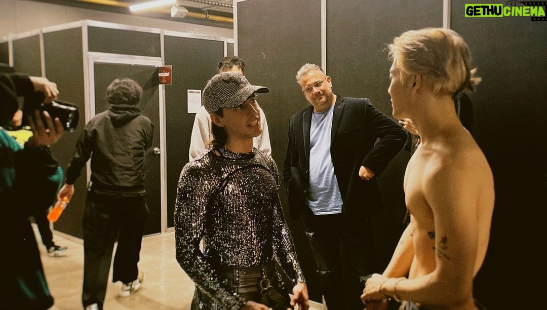 Jackson Wang Instagram - MAGIC MAN WORLD TOUR 2023 SOUTH AMERICA . 📍Argentina I had such a short but impactful experience in Argentina 🇦🇷 Definitely Not enough.. I wish I can bring u all up the stage next time & jump / scream /sweat/ dance just. Stress & negative obstacles, just let it all out. I am grateful that I get to perform , entertain and share thoughts with u all, and thank u for allowing me to share my story as an artist and as a human. Hope u could relate to my story. And ! I wish I can stay in South America longer, being able to communicate with u all more or even just hang out in the fields with u all for longer. Really wanna experience way more about the city and local culture , wish i could be a part of it 😔 Also: Thank u so much for the man himself @robleis for killing it & sharing the stage with me Such an honor my brother I wish we could spend more time together & talk about anything! U are such an amazing performer 🙌 I will be back! I promise Til then, plz be safe and stay positive Find ur own standard Find ur own magic Gracias #Argentina 🇦🇷💋 📸📹🎬 🇦🇷Argentina @yarcho; Francisco Manuel Barrachina; @raginzeng #MAGICMANWorldTour #JacksonWangWorldTour #TEAMWANGrecords @teamwang Buenos Aires, Argentina