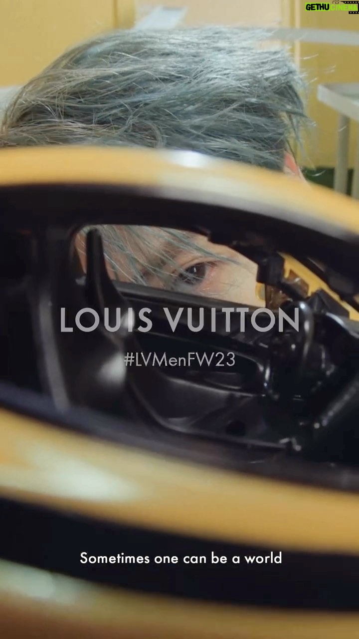 Jackson Wang Instagram - Looking forward to the upcoming. The Louis Vuitton Fall-Winter 2023 Men’s Show. PARIS💋 . @louisvuitton . Watch live on Thursday, January 19th at 2:30 pm (CET) on http://on.louisvuitton.com/60103Xxho . #LouisVuitton #LVMenFW23