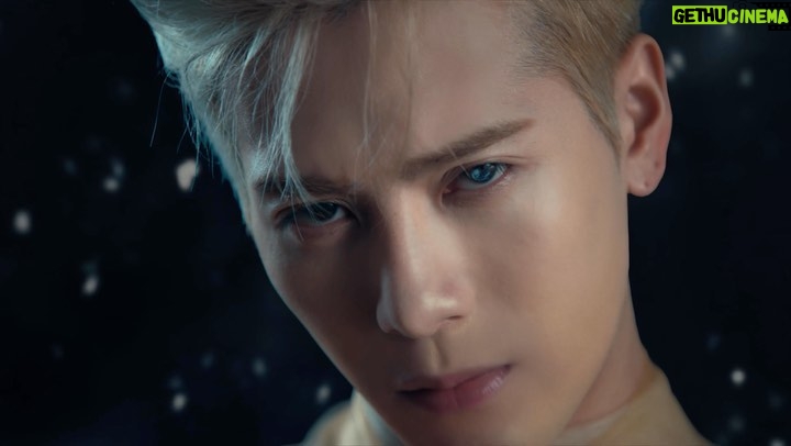 Jackson Wang Instagram - MAGIC MAN album out now everywhere. Gave everything i had up to this point. I really don’t know what to say now Thanks to the pain, struggle and the obstacles through the peaks and valleys of what i experience in my career, in the industry. mentally, physically and personally. This day, I just wanna be honest with my crowd, my audience. This is me. The music, the lyrics, the delivery, the attitude, color, tone… etc . MAGIC MAN is the ultimate form of one self, having gone through different peaks and valleys of life to arrive at the most authentic version. Everyone goes through low points in their lives personally mentally, Trust your gut feeling get up and move forward go for your dream never rely on anyone else because it’s not their dream always trust your gut feeling, be U. Everyone is able to become their own form of MAGIC MAN. Plz take a bit of time and listen to it I hope you all can relate . #MAGICMAN . If u guys really want, I will fight hard with everyone so I can get to see you all in your countries and cities. Lmk below . This is Jackson Wang. This is MAGIC MAN. . #jacksonwangBlue
