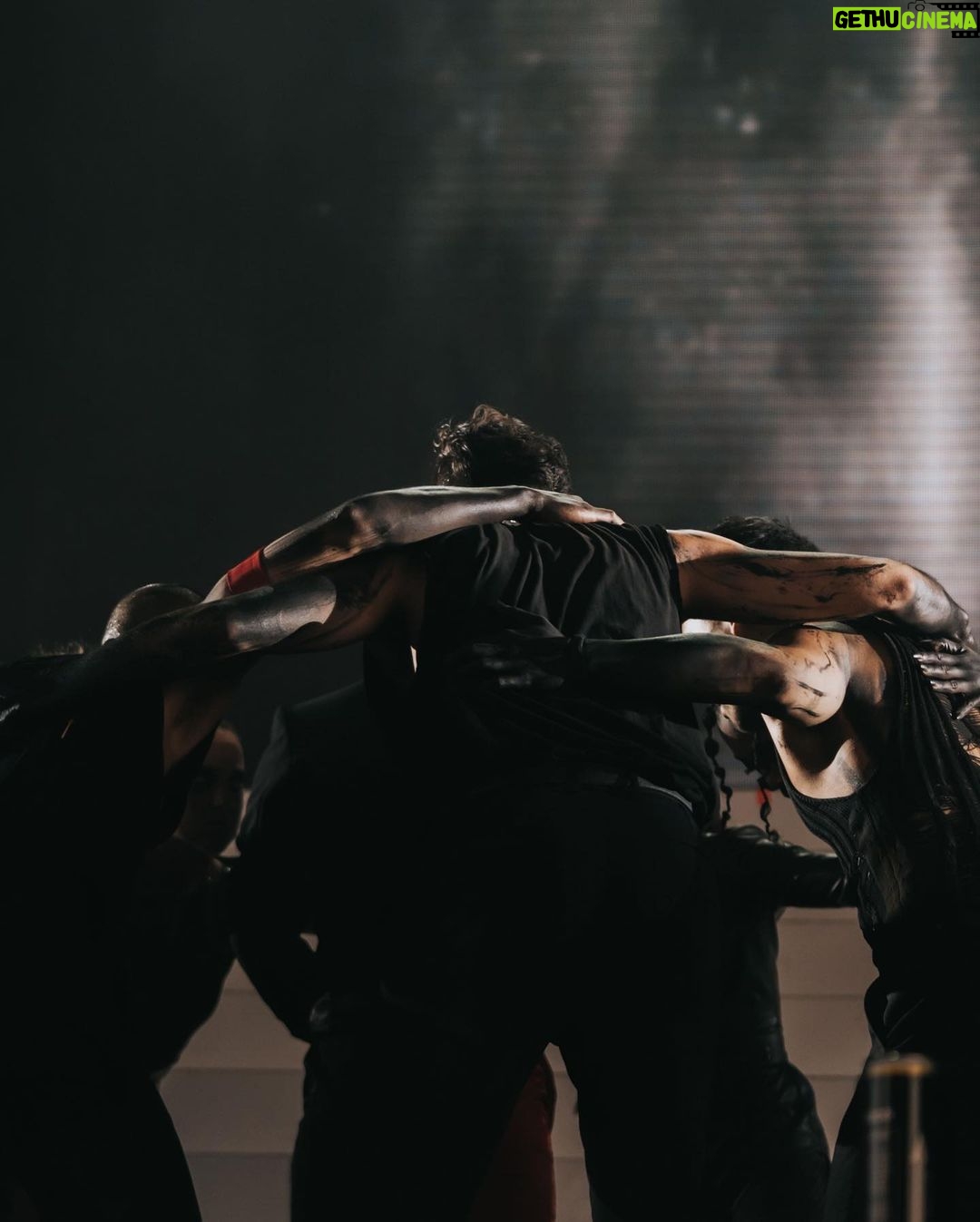 Jackson Wang Instagram - Coachella 2023 has been really a complicated memory. In the middle of my 1st world tour, in the middle of having an unstable state of mindset, in the middle of finding myself in the lost, and in the middle of various things happening around me. Ups and downs were crazy, and it’s still crazy at the moment for me. But I gained something really meaningful to me. A group of real friends & family. Not only the fact that they are really talented human beings, but they are positive, encouraging, inspiring and good energy. I personally think it’s not easy to have simple, honest, and transparent conversations with anyone in any industry. Thought it was okay but it can turn out nothing like u can imagine. The intention and set of gestures slowly gets revealed when it’s too late to do anything about it anymore. But of course, it’s a part of life we all have to experience and go through to grow,l ancompletely fine with. Also fortunate that I get to learn to cherish the repetitive pain over years and accept reality in different conditions. Everyone is just different. But I got to experience what I have always wanted in life with this circle of people. Not just about work, but about life - about the standard of happiness & satisfaction. About what is the standard of perfect to every single one of us. About what we believe, what we love and what our gut feeling tells us. That is perfect to us. That’s our magic. It’s magical and I cherish every moment of it. I really want to thank them truly for being who they are, and I’m so grateful to be able to connect with these amazing people. And you know it’s a real one when you can already envision spending time together with the people in ur late age when nothing matters but your standard of happiness. The fam @kinjaz @seanlew @madison_olandt @_anthonylee_ @v1nh @bam_martin @carlodarang @kayceerice @audreylanepartlow @mack.jarrett @kathcheng @kevinlimagic @wally.seo @ihannofficial @darylk_ @choiyikwan @teamwang @88rising @ryce_ent Tonight I’m having the LA #MAGICMANWorldTour