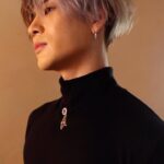 Jackson Wang Instagram - GQ Behind The Style : @jacksonwang852g7 a ouvert les portes à GQ pour suivre sa préparation avant de se rendre au défilé @louisvuitton. Nous avons parlé de son style personnel et de créativité. — Jackson Wang opened up to GQ before heading to the Louis Vuitton show. We talked about his personal style and creativity. Director and editor : @aureliechantelly Journalist : @ibzlrs Producer : @amaurydlcb Camera assistant : @_sophiemay__ Casting Video Manager : @adele_ligerot Casting Video Coordinator : @sarahtauxe Social Media Editor : @sarata_drm Thank to @louisvuitton #pfw #parisfashionweek #jacksonwang #louisvuitton Paris, France