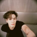 Jackson Wang Instagram - 29 now. last year of my 20s. Thank u for all the birthday blessings. To me honestly at this point, it’s just another day like everyday. Same routine, gettin closer to the dream. Thankful and proud to be the son of my lovely mom and dad, thankful and blessed to be the artist to all the people who support and believe in me. That’s what birthday means to me. The support for my music and performances is the biggest gift from u all already. #MAGICMAN2