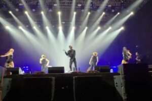 Jackson Wang Instagram - #MAGICMAN in Lollapalooza India 2023

Always wanted to visit. Finally..
Such an amazing experience with all of u since the moment at the airport to seeing u all to the show to new friends to the experience of the culture.
Such an honor.
Very blessed.
I hope I get to come back more often.

@lollaindia 
#LollaIndia
#jacksonwang
#잭슨
#王嘉爾
#TEAMWANGrecords