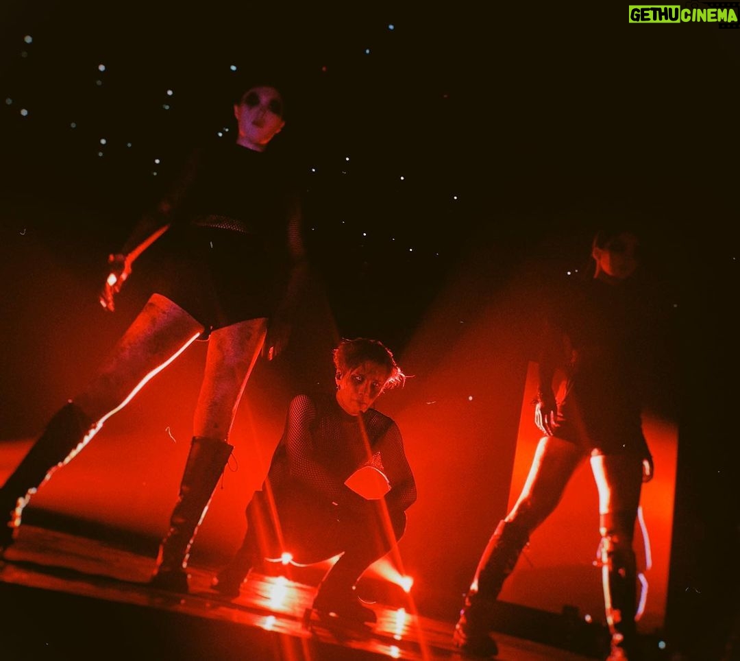 Jackson Wang Instagram - JACKSON WANG MAGIC MAN World Tour 2022 3rd Stop Singapore Singapore❤️ Hope u had fun and brought some thoughts home. It’s all about urself, Hope u all had a great Christmas 🎄 Ready for new year It’s a new start for u all and for me Be good to urself make ur own history cuz u the main role in ur story Til next time I appreciate u all and I love u all❤️ #MAGICMANWorldTour #JacksonWangWorldTour #jacksonwang #잭슨 #王嘉爾 #TEAMWANGrecords
