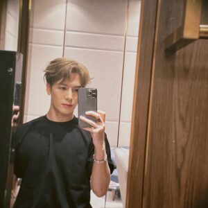 Jackson Wang Instagram - #MAGICMANWorldTour
#Malaysia 2nd stop
Had so much memories here
Various concert experiences, night life experiences, walking around the city🌃
Beautiful people❤️
Now 20 mins before i leave this amazing place
finally gettin Mamak …🥺
.
i wanna say thank u for all the experience and i hope everyone who came to the show could feel the message.
Find ur magic.

Off to #Singapore now.
.
3rd stop SINGAPORE ❤️🙏💋
.
#MAGICMAN 
#jacksonwang
@teamwang