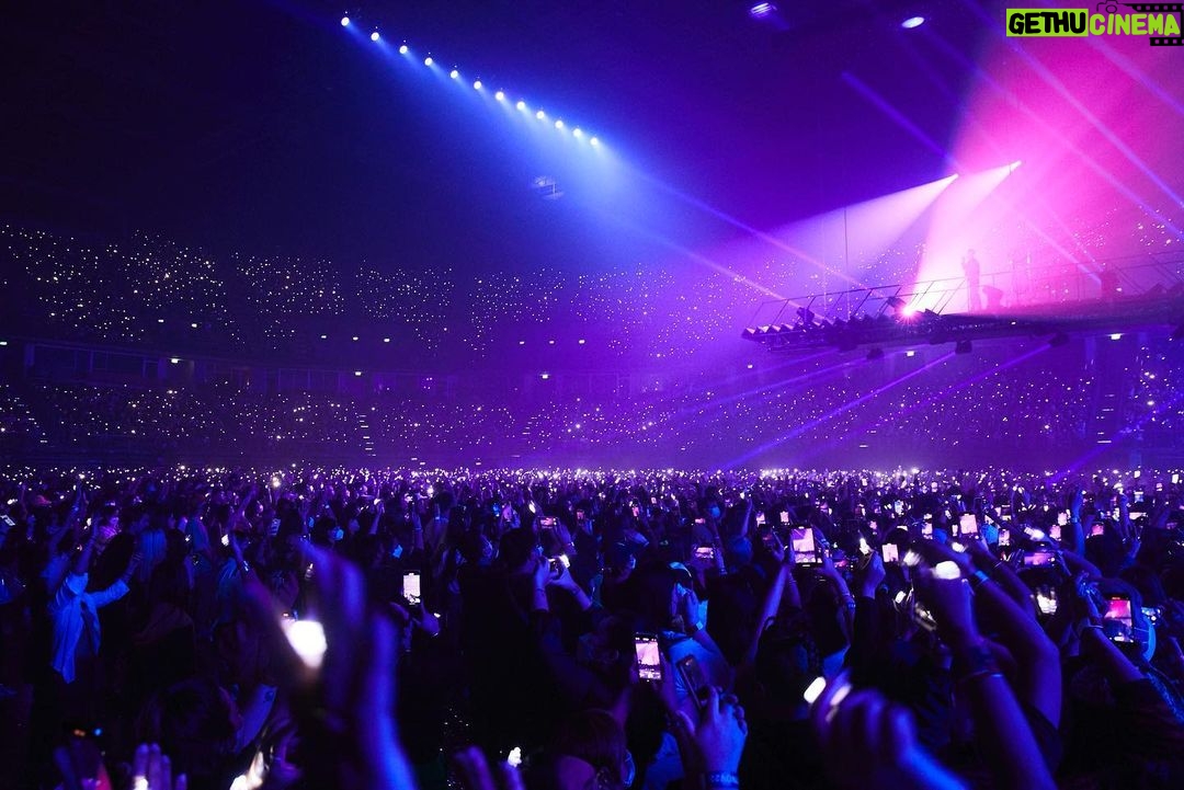 Jackson Wang Instagram - Thailand Thank you so much for welcoming me every time. Being there to witness my 1st solo concert 3 days straight Every time we meet, I feel so touched , emotional & blessed to see you all. I hope you can feel the difference about my show, and everyone who came can really bring some thoughts home. Thoughts about knowing & caring & believing more about yourself. I always aim to make you all proud as your artist & it’s true. Every single time, I will just do it over & over again telling myself that “I will and I can” even though I honestly have doubts too.. I have been always living under a lot of filters / shadows / labels / tags / around me. Went through tragedy & crisis. Even when I was an athlete Even my personal life with people around me. Friends & family & companies. We in society all go through the same thing/ same moment & it’s not easy for all. Lock down what u believe, ur vision & ur dream Do what u love and never rely & expect others to complete it for you cuz it’s your dream. I hope my audience could take this thought away and be someone you are proud of in your story. I appreciate & love you all as my audience, friends, family & loved ones. I care about how you are in your life. So I will make sure I tell you all this here and also through opportunities we get to meet face to face. Always Checking up on you all. You are the main role in your own movie. Find your magic. Love u Thailand forever - Jackson Wang MAGIC MAN - P.Jack🙏❤️ . ผมอยากขอบคุณแฟนๆทุกคนที่ต้อนรับผมอย่างอบอุ่นทุกครั้ง และมาดูคอนเสิร์ตครั้งแรกของผม ทุกครั้งที่เราได้เจอกันผมสัมผัสได้และรู้สึกขอบคุณทุกครั้ง หวังว่าคอนเสิร์ตของผมจะเป็นอะไรที่แตกต่างและทุกคนได้ข้อคิดกลับบ้านในการที่รู้จักตัวตนของตัวเองมากขึ้นและแคร์ตัวเองมากขึ้น ลงมือทำสิ่งที่คุณรัก อย่าคาดหวังให้คนอื่นมาช่วยให้คุณทำสิ่งนั้นให้สำเร็จ เพราะมันคือความฝันของคุณ ผมขอบคุณทุกๆคนในฐานะผู้ชม, เพื่อน, ครอบครัว, และคนที่ผมรัก. ผมรักและแคร์ทุกๆคนว่าชีวิตทุกคนจะเป็นยังไง ผมเลยอยากแชร์เรื่องราวและ ประสบการณ์ของผมให้ทุกคนในช่องทางนี้หรือทุกครั้งที่เรามีโอกาสได้เจอกัน คุณคือตัวละครหลักในหนังชีวิตของคุณเอง Find your Magic เลิฟยูไทยแลนด์...ตลอดไป - แจ็คสัน แวง เมจิกแมน - พี่แจ็คของทุกคน #MAGICMAN #MAGICMANWorldTour