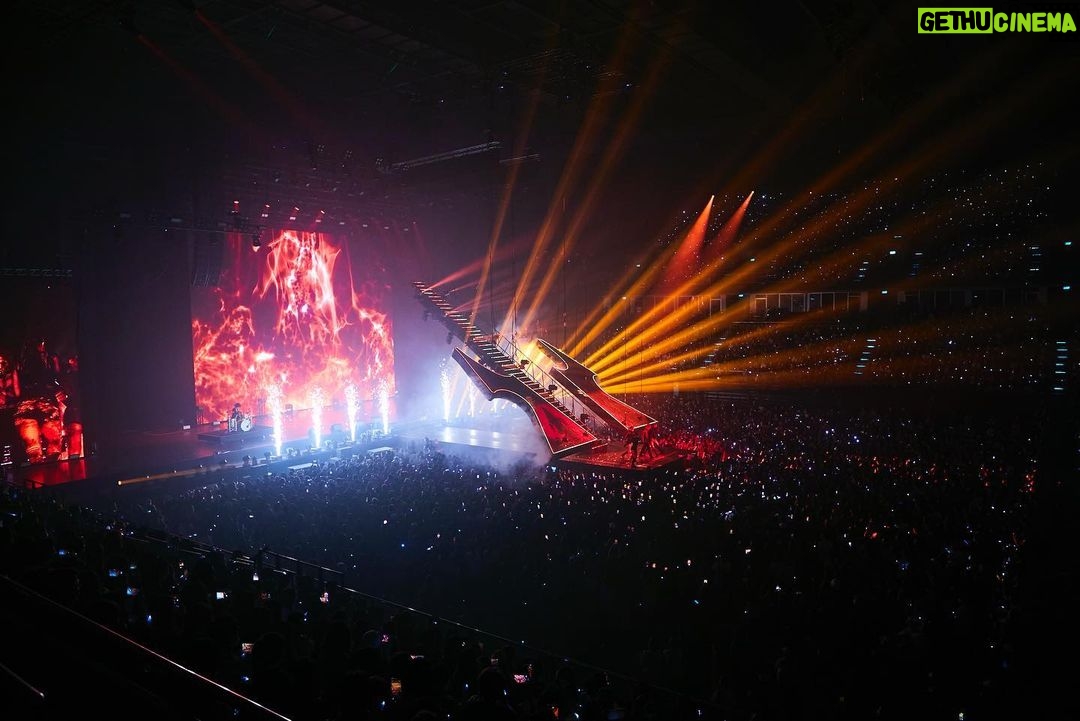Jackson Wang Instagram - Thailand Thank you so much for welcoming me every time. Being there to witness my 1st solo concert 3 days straight Every time we meet, I feel so touched , emotional & blessed to see you all. I hope you can feel the difference about my show, and everyone who came can really bring some thoughts home. Thoughts about knowing & caring & believing more about yourself. I always aim to make you all proud as your artist & it’s true. Every single time, I will just do it over & over again telling myself that “I will and I can” even though I honestly have doubts too.. I have been always living under a lot of filters / shadows / labels / tags / around me. Went through tragedy & crisis. Even when I was an athlete Even my personal life with people around me. Friends & family & companies. We in society all go through the same thing/ same moment & it’s not easy for all. Lock down what u believe, ur vision & ur dream Do what u love and never rely & expect others to complete it for you cuz it’s your dream. I hope my audience could take this thought away and be someone you are proud of in your story. I appreciate & love you all as my audience, friends, family & loved ones. I care about how you are in your life. So I will make sure I tell you all this here and also through opportunities we get to meet face to face. Always Checking up on you all. You are the main role in your own movie. Find your magic. Love u Thailand forever - Jackson Wang MAGIC MAN - P.Jack🙏❤️ . ผมอยากขอบคุณแฟนๆทุกคนที่ต้อนรับผมอย่างอบอุ่นทุกครั้ง และมาดูคอนเสิร์ตครั้งแรกของผม ทุกครั้งที่เราได้เจอกันผมสัมผัสได้และรู้สึกขอบคุณทุกครั้ง หวังว่าคอนเสิร์ตของผมจะเป็นอะไรที่แตกต่างและทุกคนได้ข้อคิดกลับบ้านในการที่รู้จักตัวตนของตัวเองมากขึ้นและแคร์ตัวเองมากขึ้น ลงมือทำสิ่งที่คุณรัก อย่าคาดหวังให้คนอื่นมาช่วยให้คุณทำสิ่งนั้นให้สำเร็จ เพราะมันคือความฝันของคุณ ผมขอบคุณทุกๆคนในฐานะผู้ชม, เพื่อน, ครอบครัว, และคนที่ผมรัก. ผมรักและแคร์ทุกๆคนว่าชีวิตทุกคนจะเป็นยังไง ผมเลยอยากแชร์เรื่องราวและ ประสบการณ์ของผมให้ทุกคนในช่องทางนี้หรือทุกครั้งที่เรามีโอกาสได้เจอกัน คุณคือตัวละครหลักในหนังชีวิตของคุณเอง Find your Magic เลิฟยูไทยแลนด์...ตลอดไป - แจ็คสัน แวง เมจิกแมน - พี่แจ็คของทุกคน #MAGICMAN #MAGICMANWorldTour