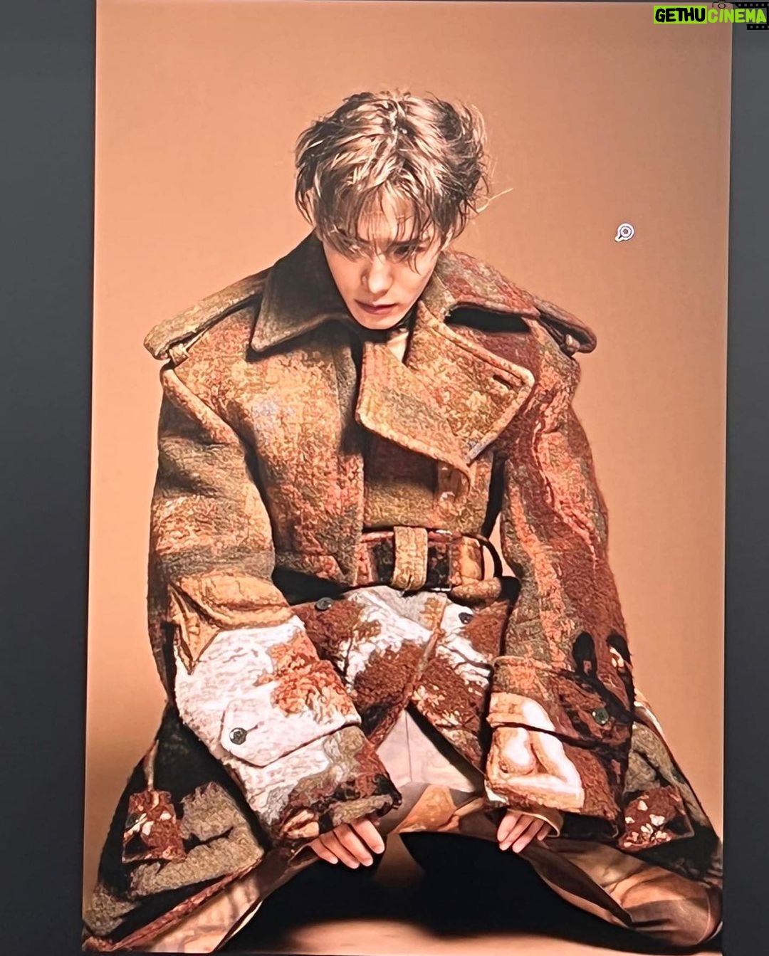 Jackson Wang Instagram - OCT < anniversary > cover @voguesingapore Bcut . #MAGICMAN Kiss me on tour 💋