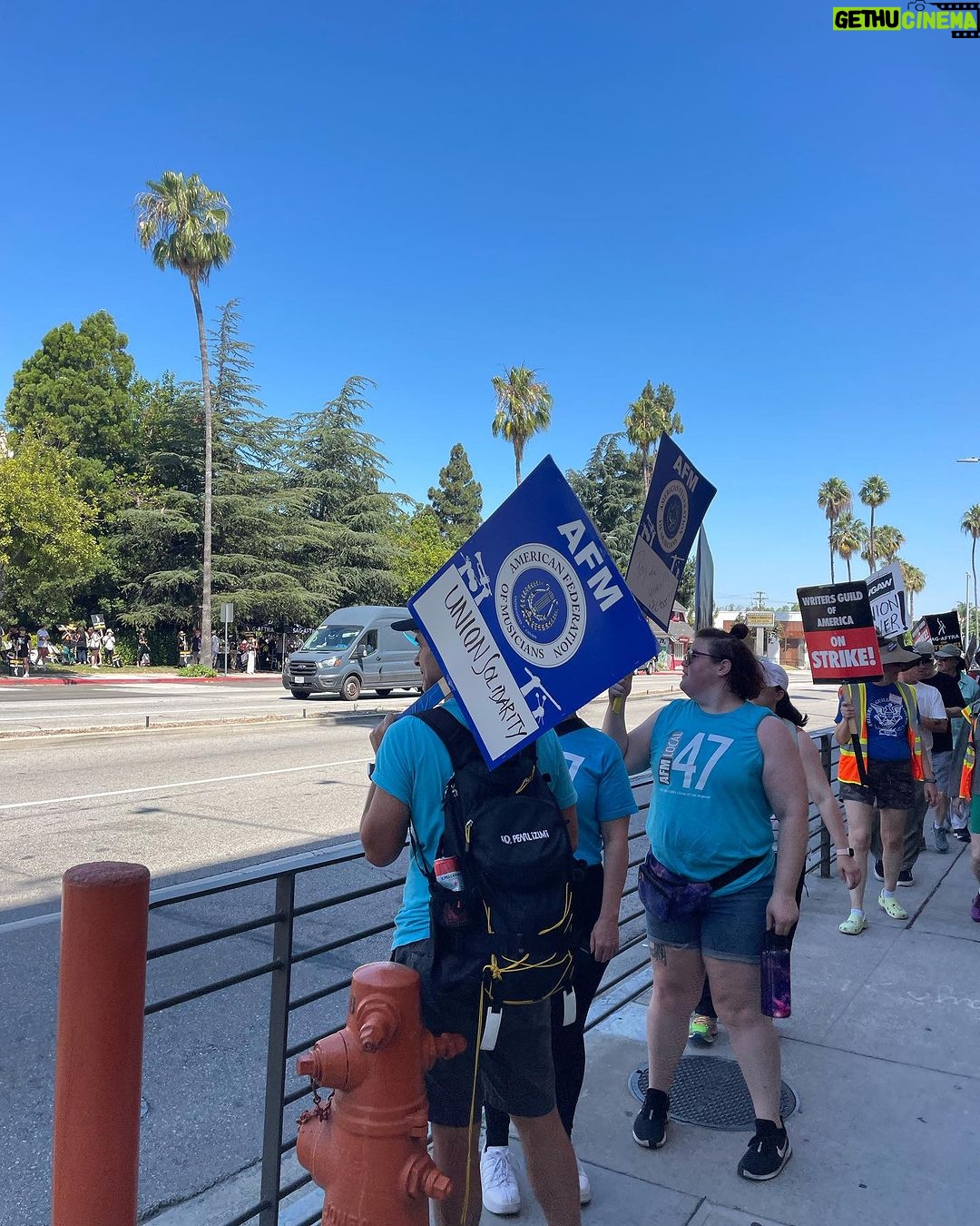 Jacqueline Emerson Instagram - #sagaftrastrong #SAGAFTRA #STRIKE #wgastrong Warner Brothers Studios - Burbank, CA
