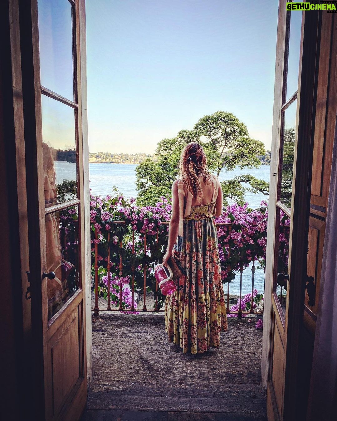 Jacqueline Emerson Instagram - Just a candid of a water bottle and her girl. #babs.