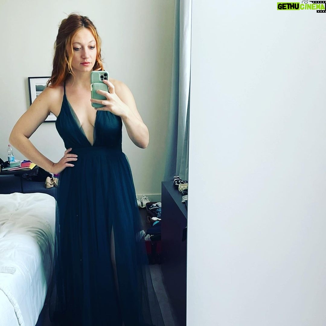 Jacqueline Emerson Instagram - ITโS BEEN A YEAR ๐๐ (I donโt know why the middle group picture got cropped so weirdly and I have no idea how to fix it so apologies for that lol)